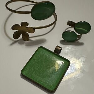 Elegant Green Jewelry Set